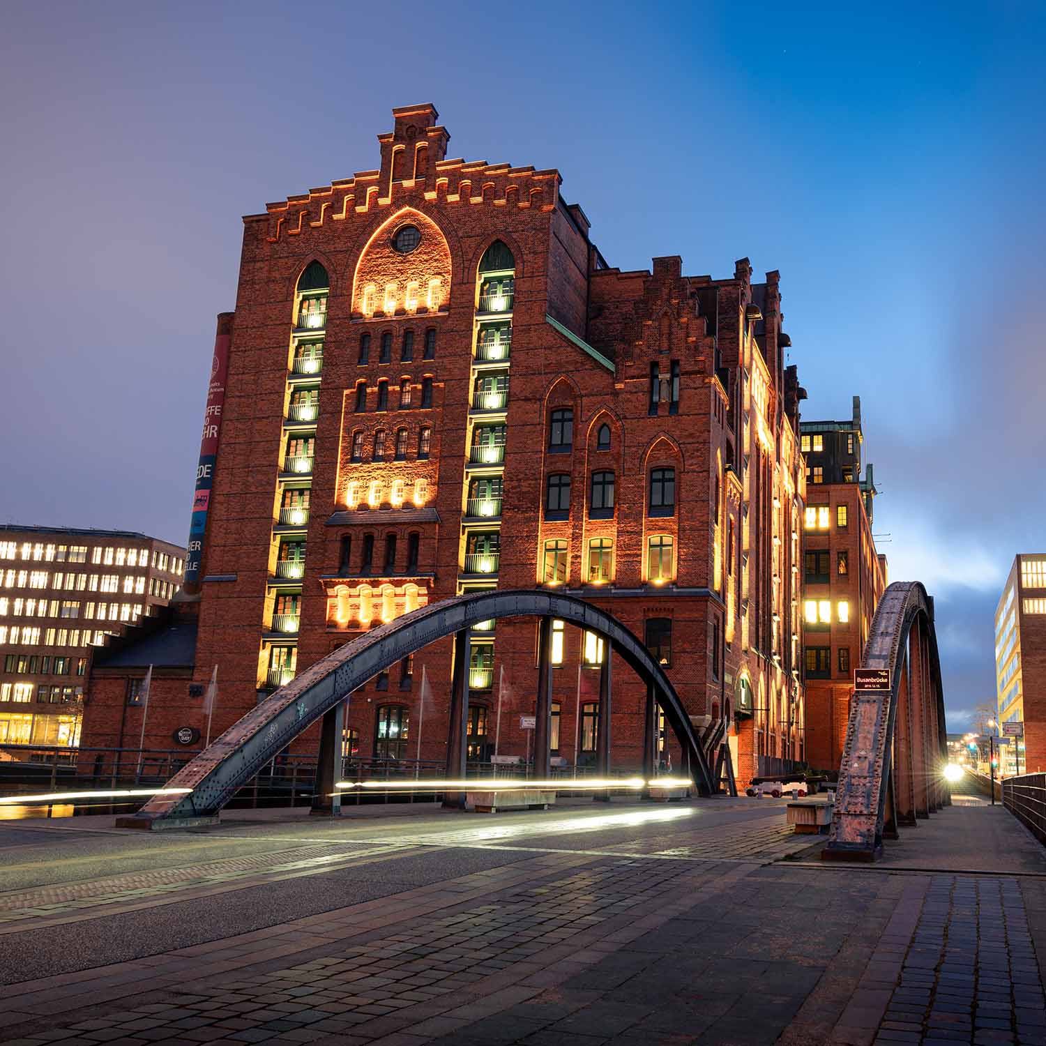 Viajes de incentivo en Hamburgo — Elbphilharmonie al atardecer sobre el Elba